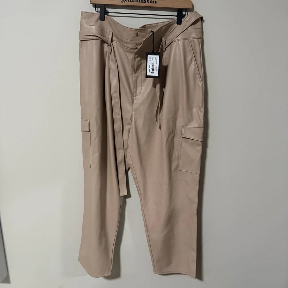 NWT PAIGE Tami Cargo Pant Taupe Vegan Leather Size 14 - Picture 3 of 8